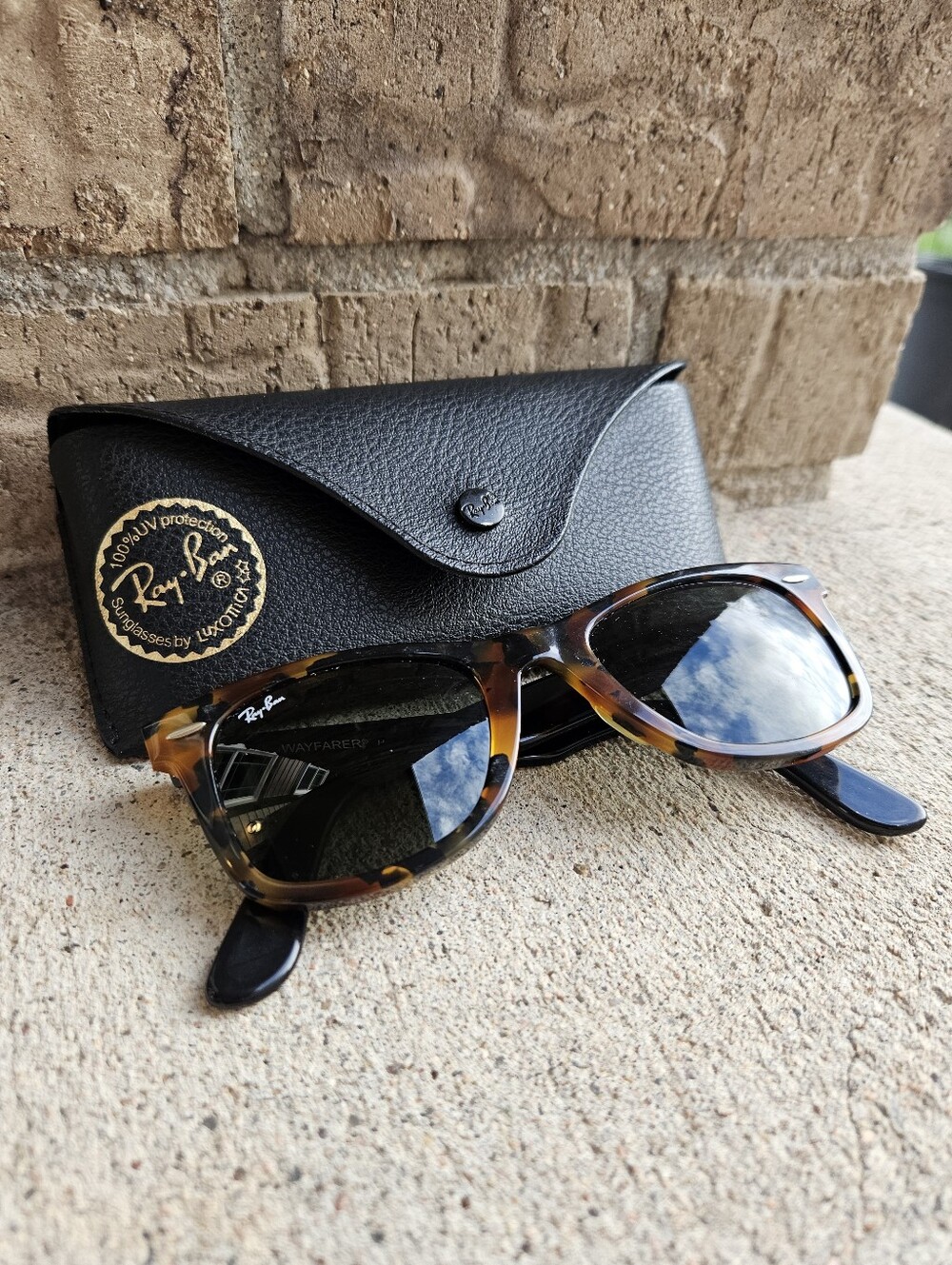 Ray-Ban Wayfarer Tortoiseshell Sunglasses with Black Lenses